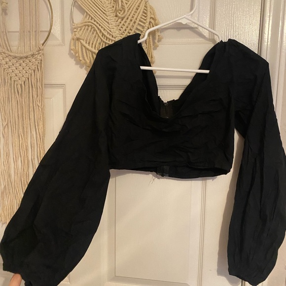 Black croped shirt with puffy long sleeves and a zipper in the back - Picture 1 of 1